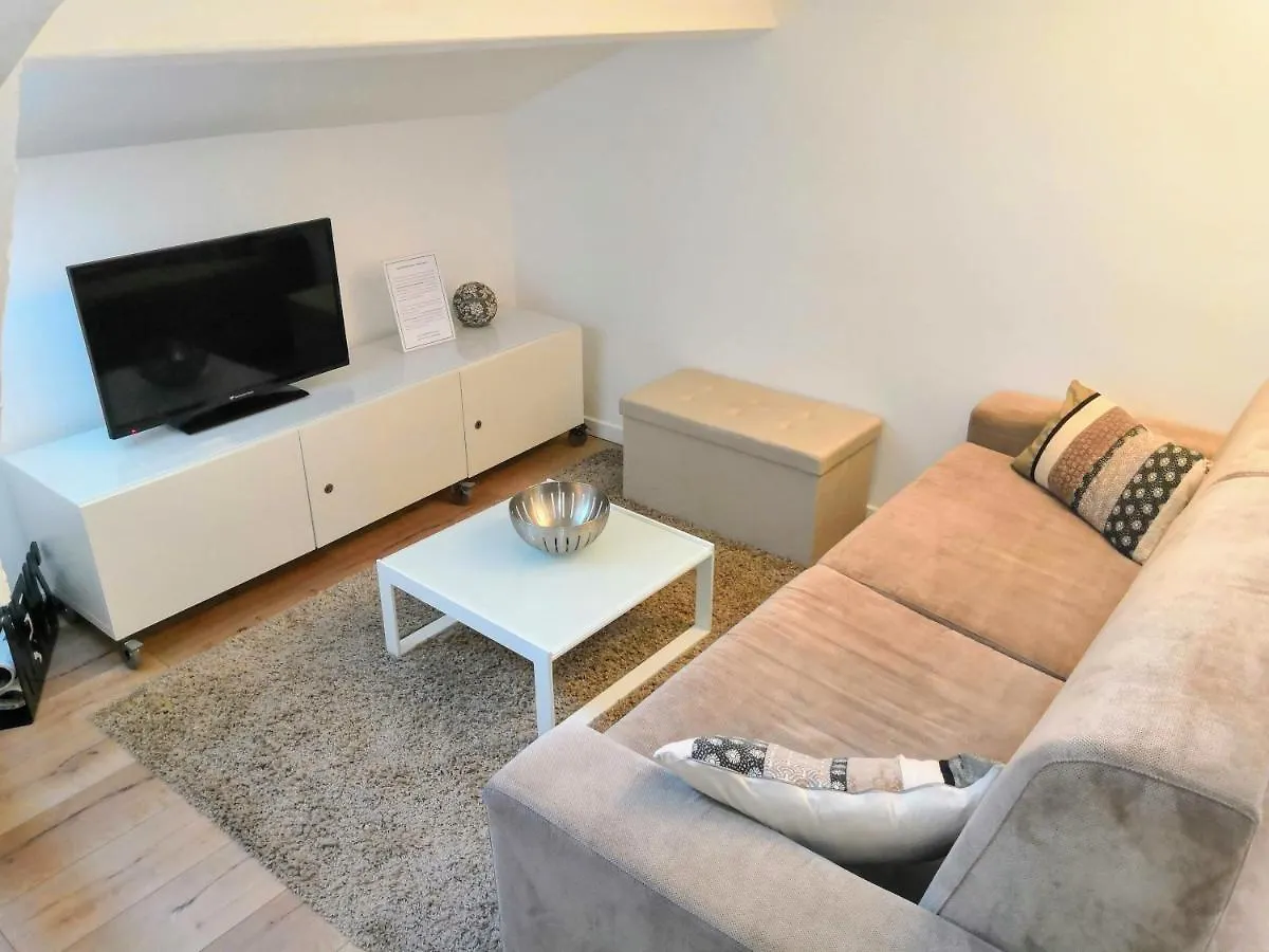 An So Nice Flat 0*,  France